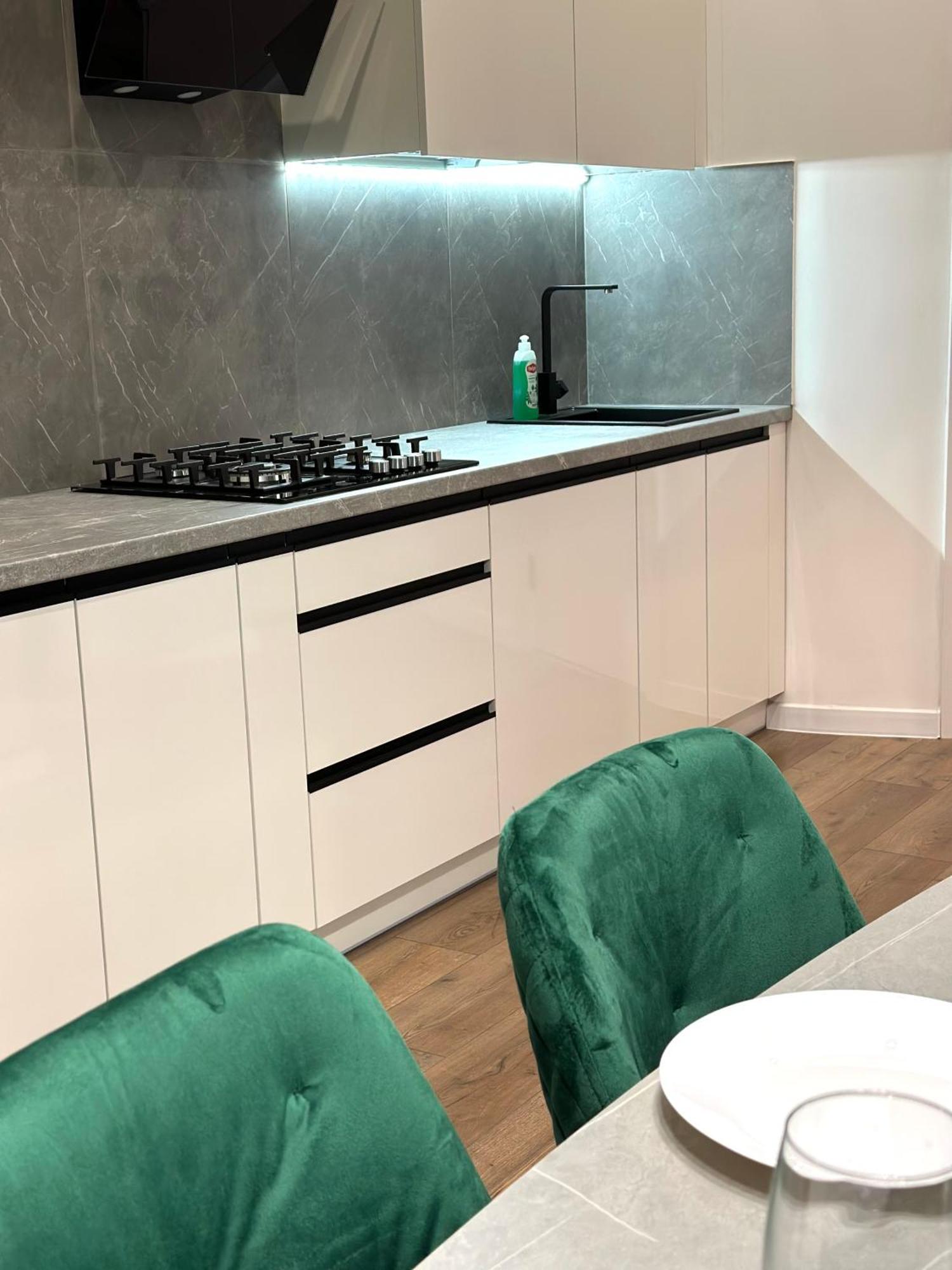 Romantic Apartments - In The Center Of Lviv , King-Size Bed Екстериор снимка
