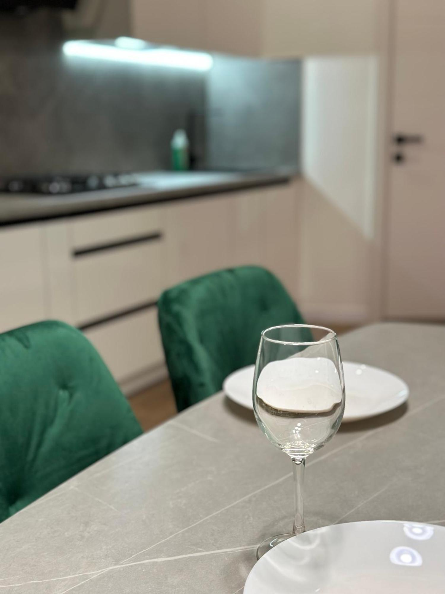Romantic Apartments - In The Center Of Lviv , King-Size Bed Екстериор снимка