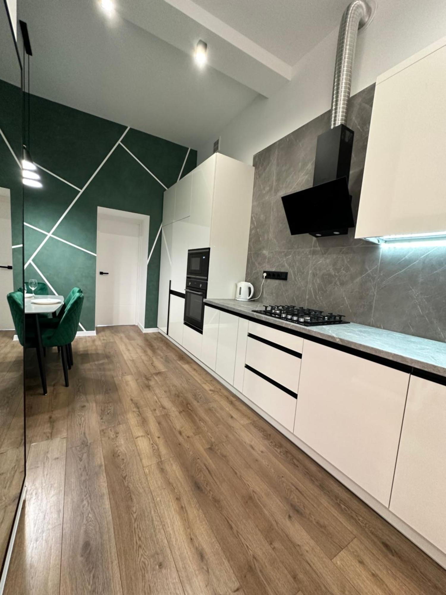 Romantic Apartments - In The Center Of Lviv , King-Size Bed Екстериор снимка